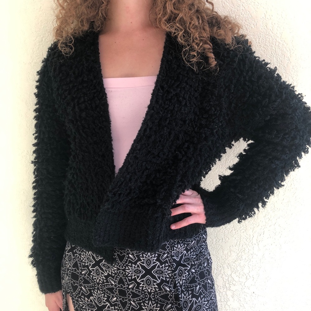 Black fuzzy sweater - Picture 4 of 7